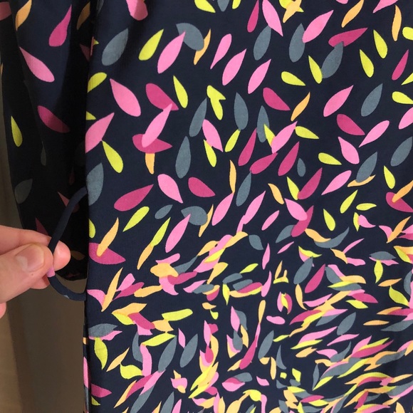 BCBG XS blouse 3/4 balloon sleeves colorful Needs belt or sash - Picture 4 of 8